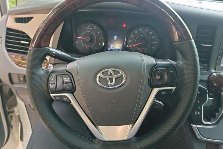 Used Toyota SIENNA 2015 3.5L 4WD LE Gasoline U.S. Specification Steering Wheel