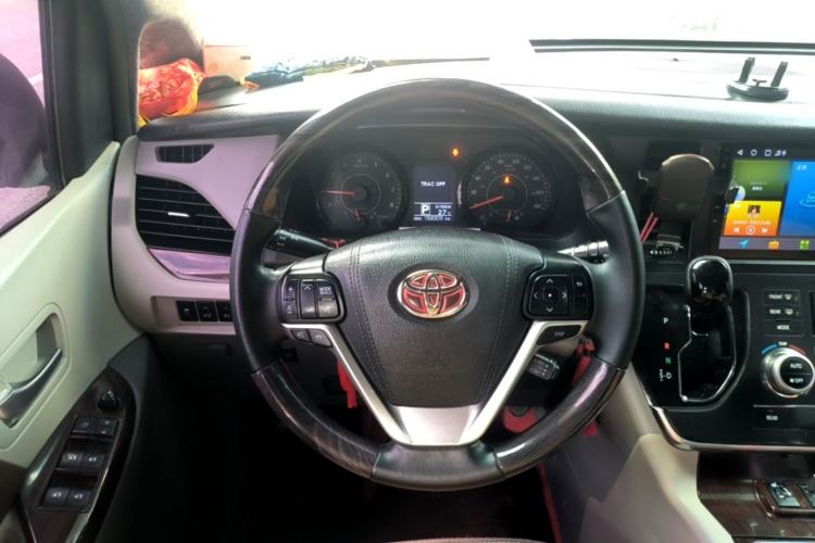 Used Toyota SIENNA 2015 3.5L Automatic 7-Seater Parallel Import Steering Wheel