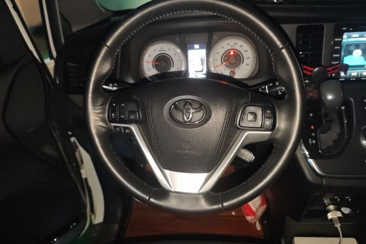 Used Toyota SIENNA 2015 3.5L Two-Wheel Drive LE U.S. Specification Steering Wheel