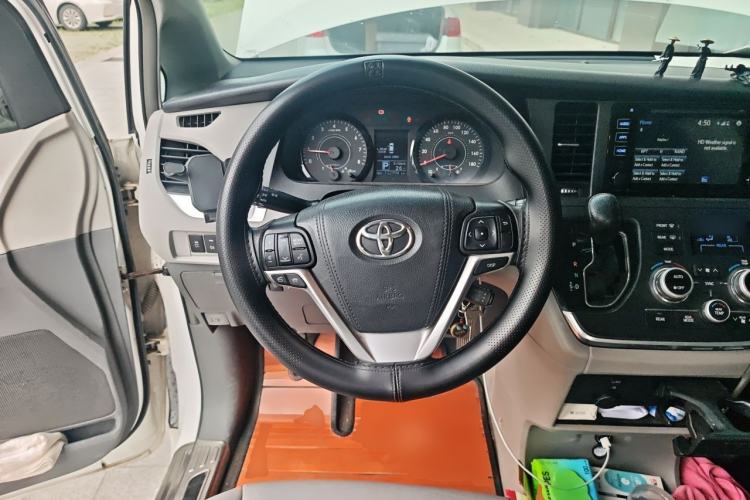 Used Toyota SIENNA 2015 3.5L 4WD LE Gasoline U.S. Specification Steering Wheel