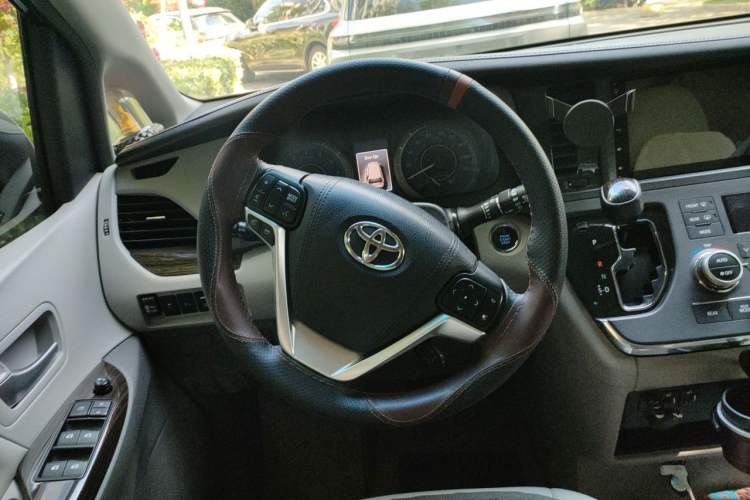 Used Toyota SIENNA 2015 3.5L Two-Wheel Drive LE Steering Wheel