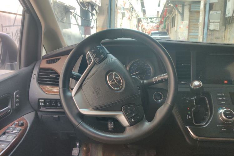 Used Toyota SIENNA  Steering Wheel