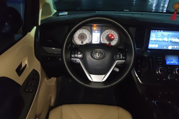 Used Toyota SIENNA  Steering Wheel