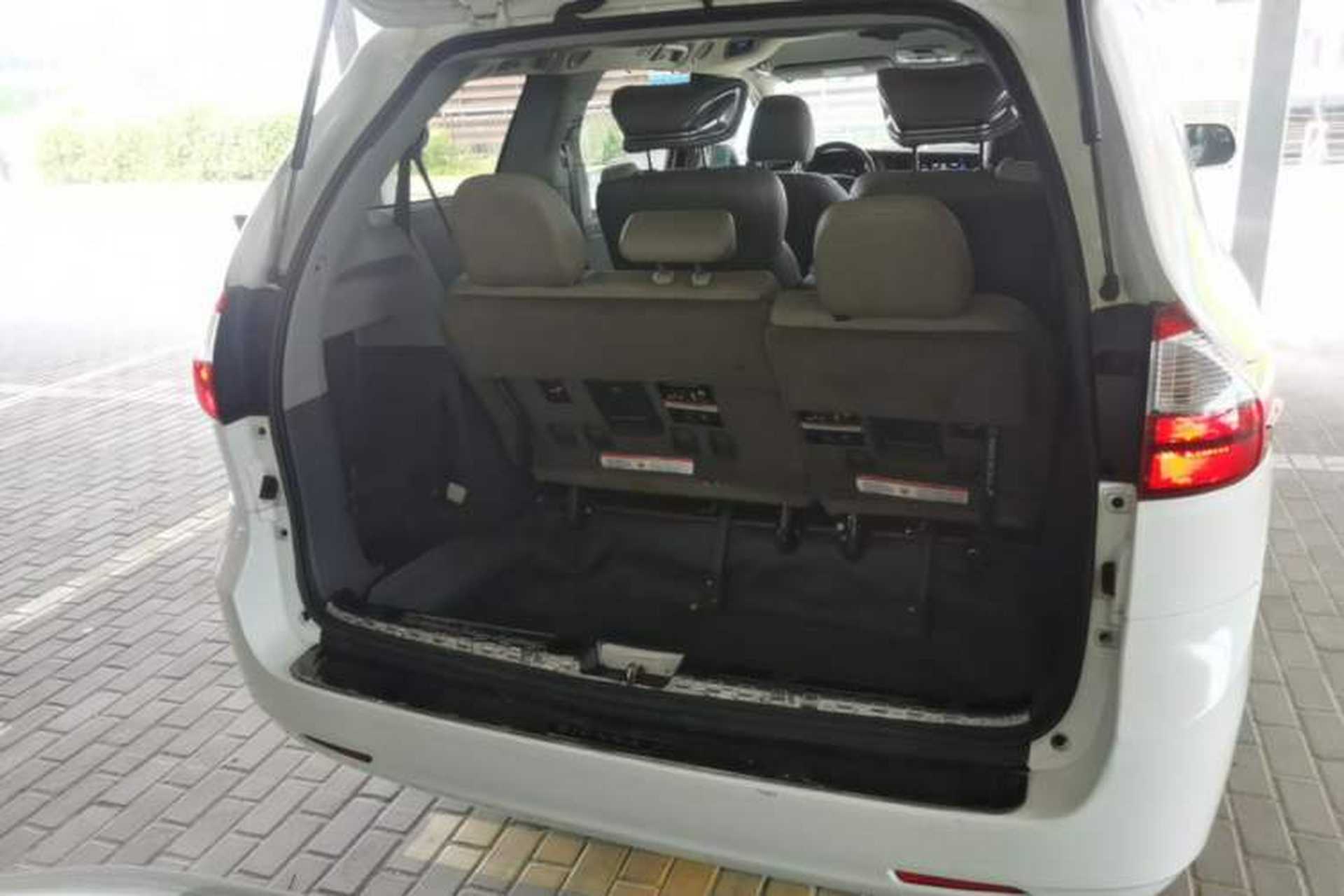 Used Toyota SIENNA 2015 3.5L Two-Wheel Drive L Version—U.S. Specification Trunk