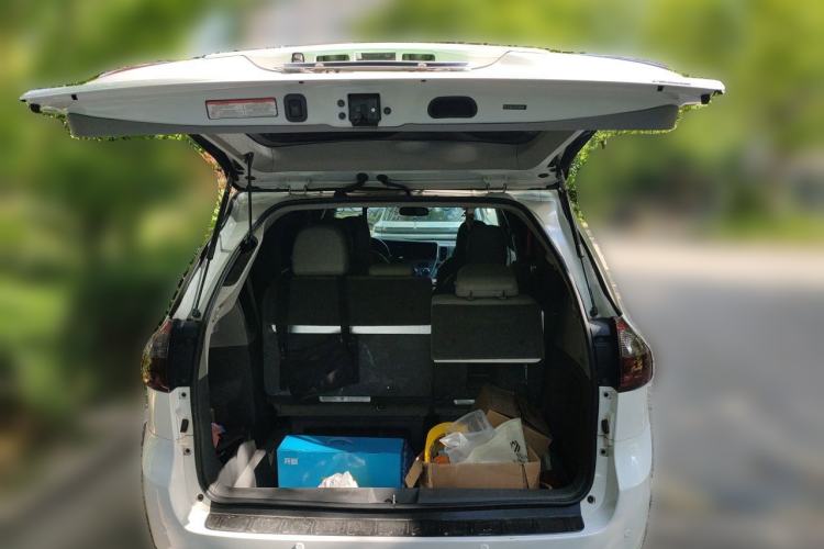 Used Toyota SIENNA 2015 3.5L Two-Wheel Drive LE Trunk