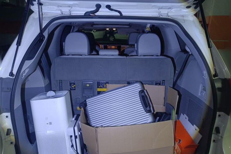 Used Toyota SIENNA  Trunk