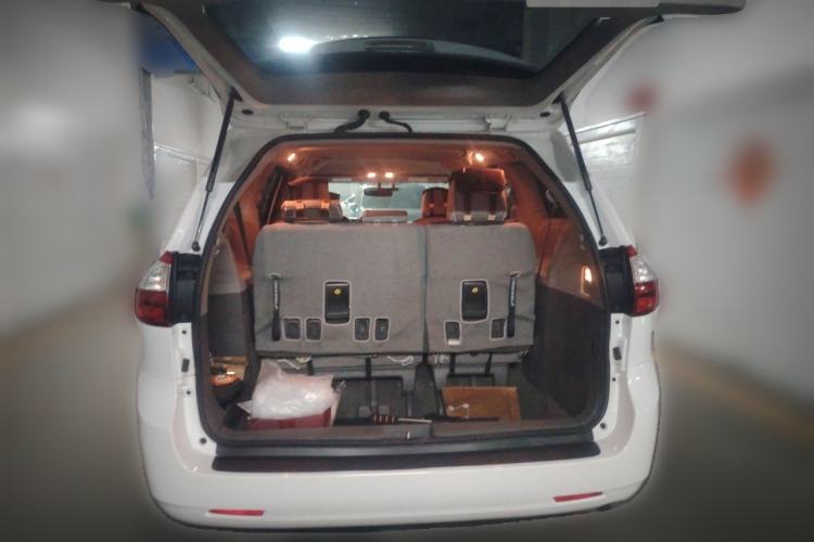 Used Toyota SIENNA 2015 3.5L Four-Wheel Drive L Trunk