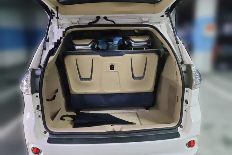 Used Toyota SIENNA  Trunk