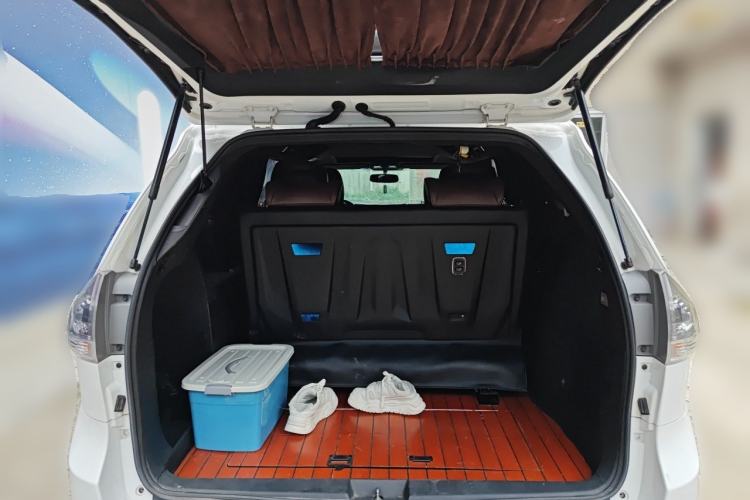 Used Toyota SIENNA  Trunk