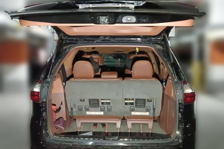 Used Toyota SIENNA 2015 3.5L Two-Wheel Drive LE Trunk