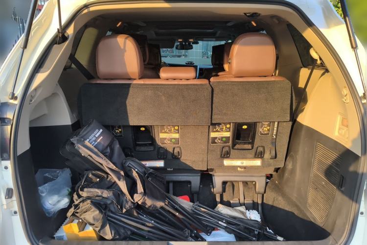 Used Toyota SIENNA  Trunk