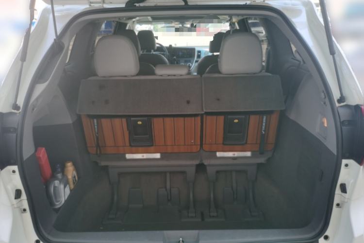 Used Toyota SIENNA  Trunk