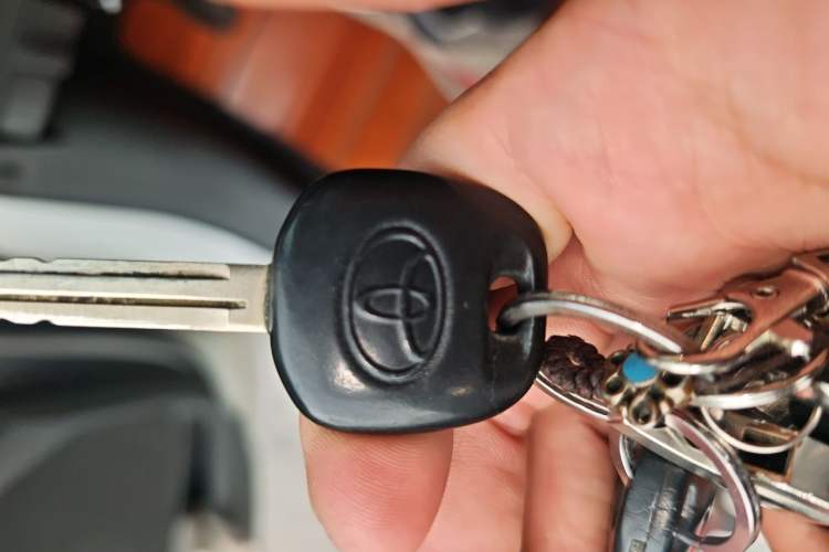 Used Toyota SIENNA 2015 3.5L 4WD LE Gasoline U.S. Specification Vehicle Key
