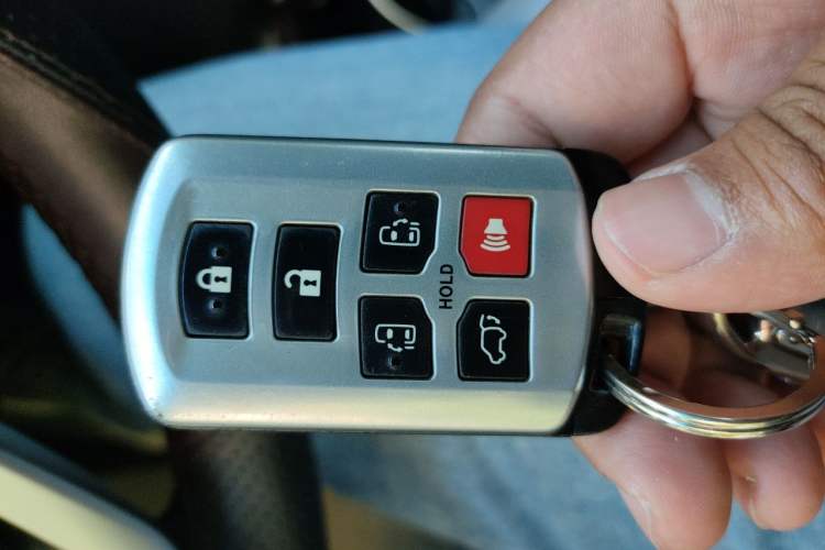 Used Toyota SIENNA 2015 3.5L Two-Wheel Drive LE Vehicle Key