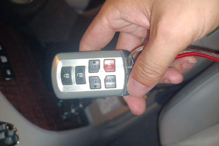 Used Toyota SIENNA  Vehicle Key