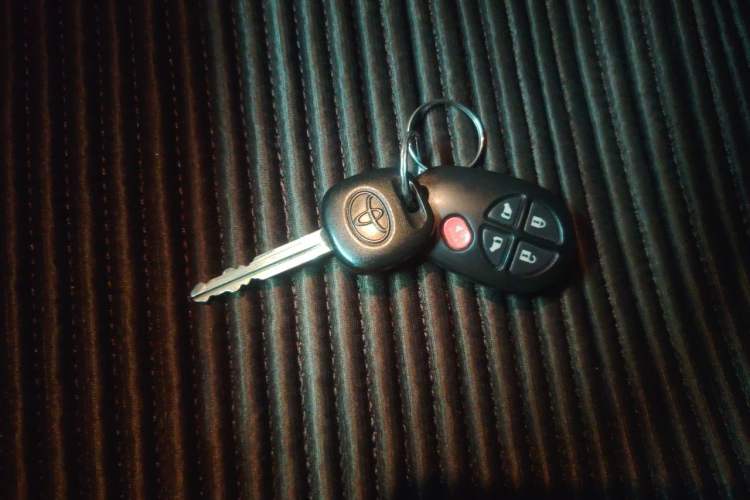 Used Toyota SIENNA 2015 3.5L Four-Wheel Drive L Vehicle Key