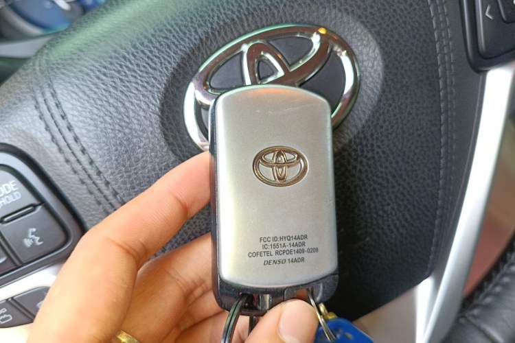 Used Toyota SIENNA 2015 3.5L Automatic 7-Seater Parallel Import Vehicle Key