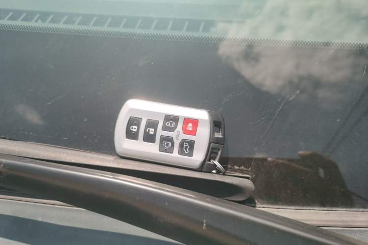 Used Toyota SIENNA  Vehicle Key