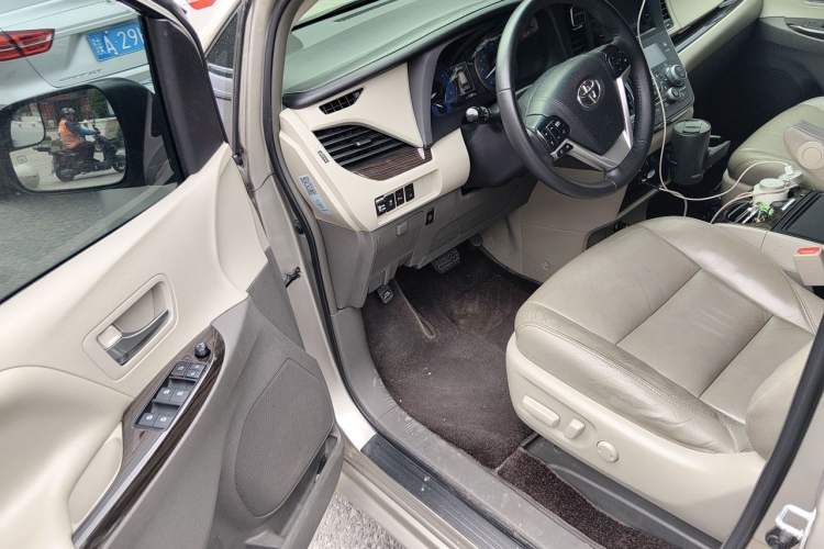 Used Toyota SIENNA 2015 3.5L Automatic 7-Seater Parallel Import Driver Seat