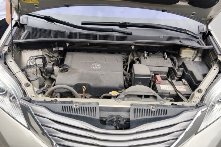 Used Toyota SIENNA 2015 3.5L Automatic 7-Seater Parallel Import Engine Bay