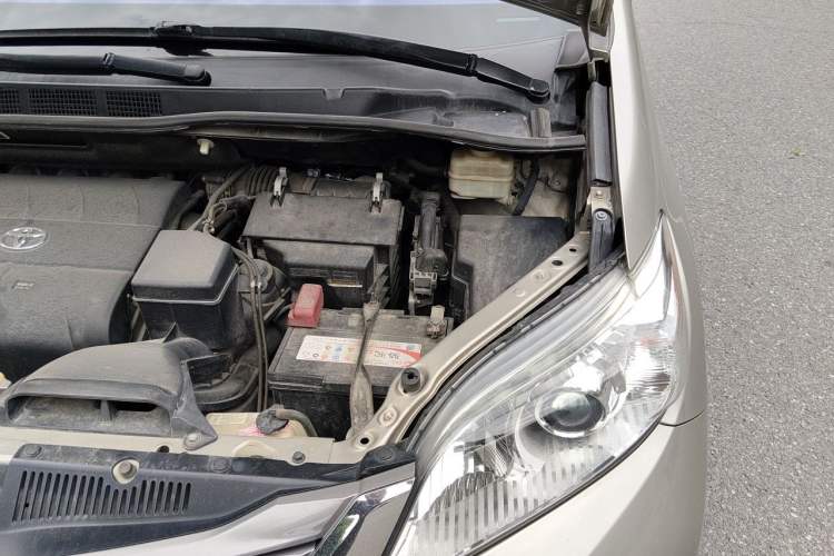 Used Toyota SIENNA 2015 3.5L Automatic 7-Seater Parallel Import Engine Bay Left