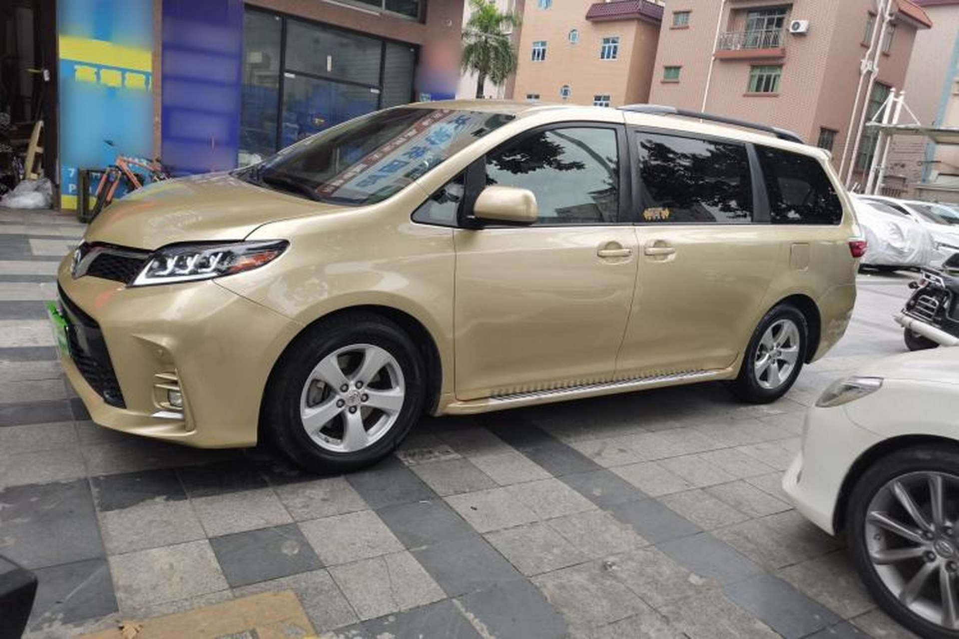 Used Toyota SIENNA 2015 3.5L Automatic 7-Seater Parallel Import Exterior 3