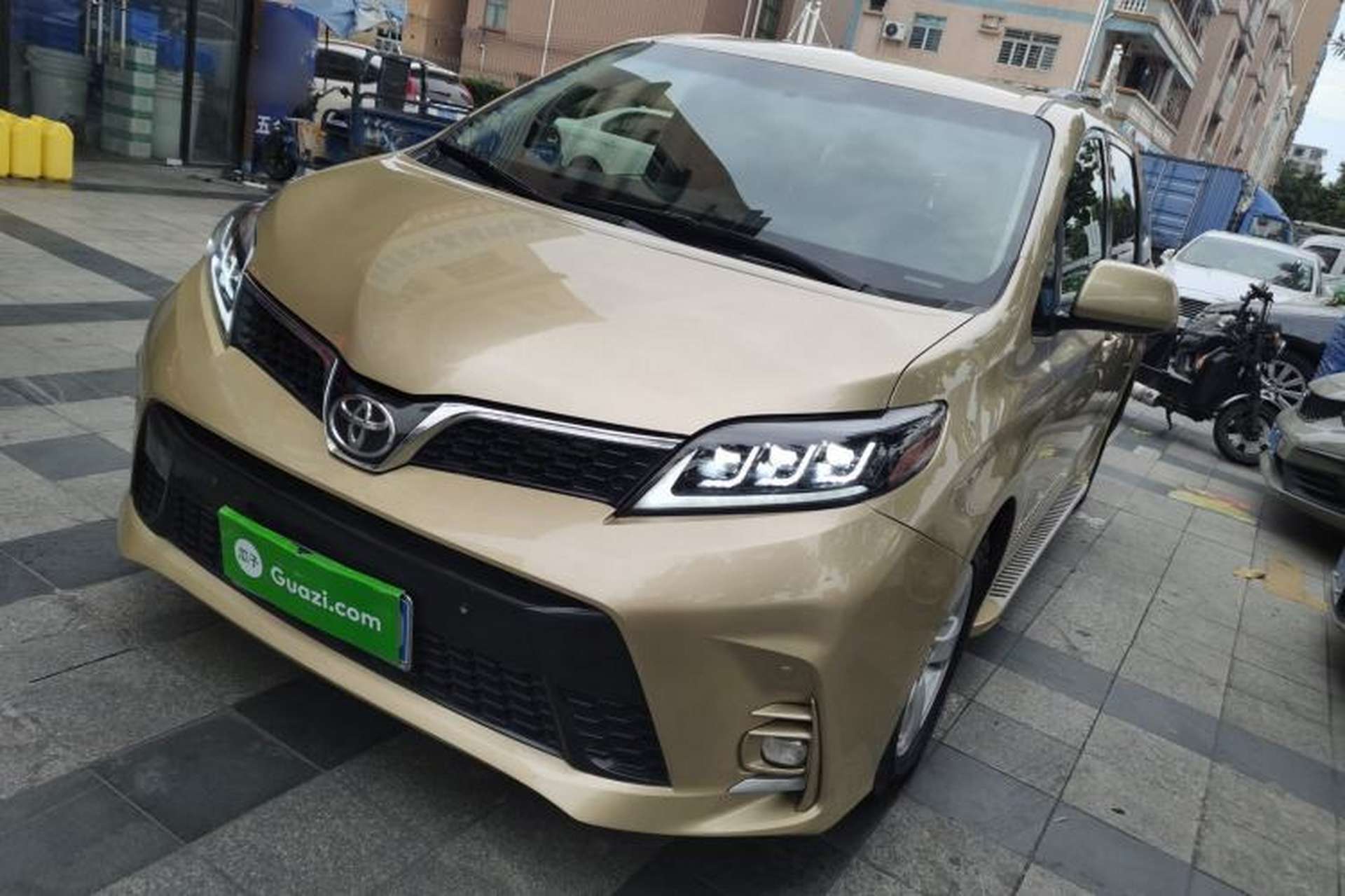 Used Toyota SIENNA 2015 3.5L Automatic 7-Seater Parallel Import Front Left 45 Deg