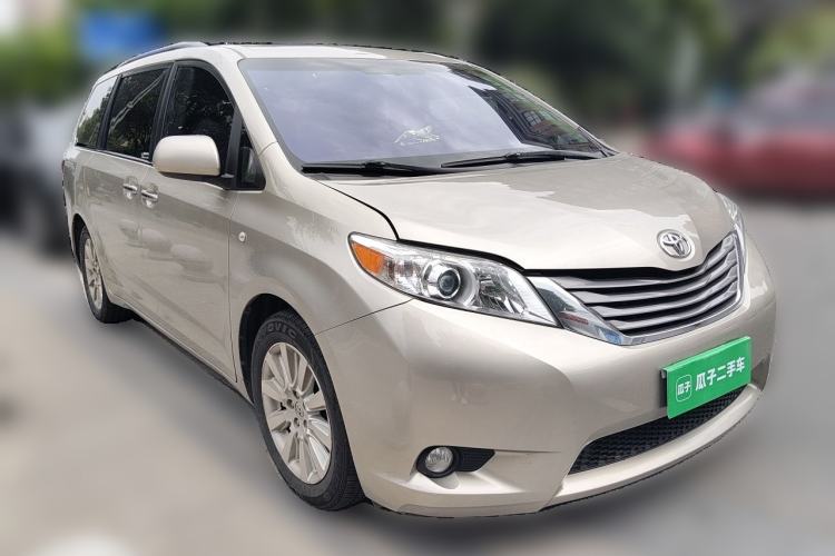 Used Toyota SIENNA 2015 3.5L Automatic 7-Seater Parallel Import Front Right 45 Deg