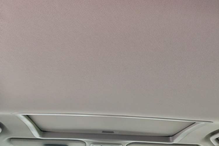 Used Toyota SIENNA 2015 3.5L Automatic 7-Seater Parallel Import Headliner