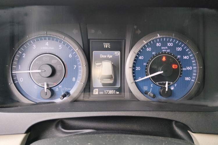 Used Toyota SIENNA 2015 3.5L Automatic 7-Seater Parallel Import Instrument Cluster
