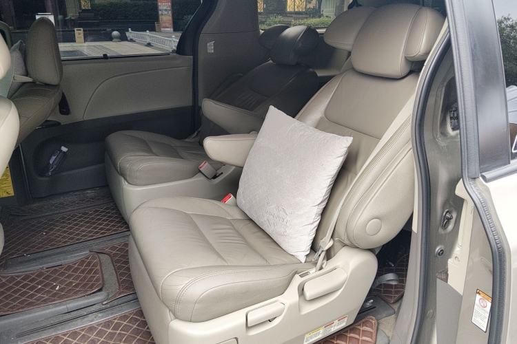 Used Toyota SIENNA 2015 3.5L Automatic 7-Seater Parallel Import Left Rear Seat