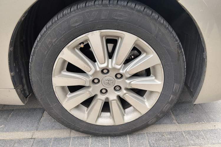 Used Toyota SIENNA 2015 3.5L Automatic 7-Seater Parallel Import Right Front Wheel Hub