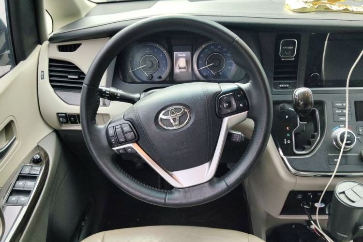 Used Toyota SIENNA 2015 3.5L Automatic 7-Seater Parallel Import Steering Wheel