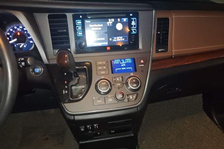 Used Toyota SIENNA  Audio And AC Panel