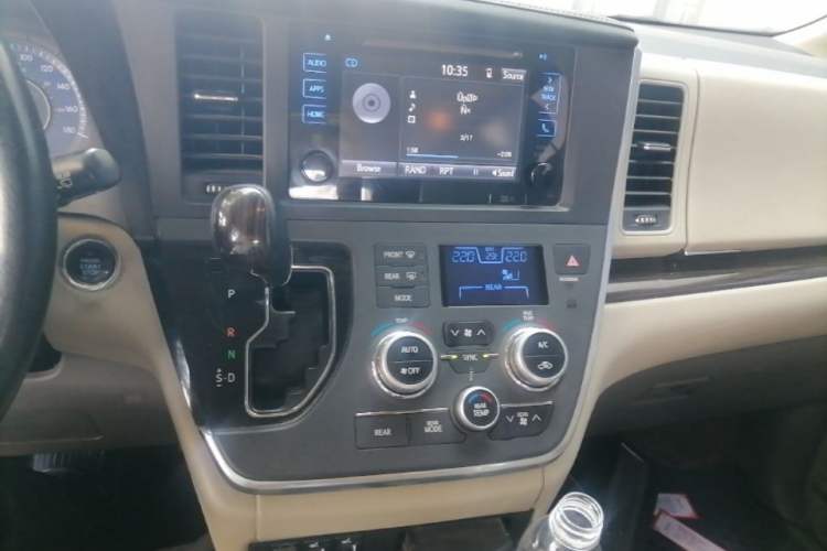Used Toyota SIENNA  Audio And AC Panel