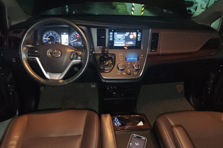 Used Toyota SIENNA  Center Console