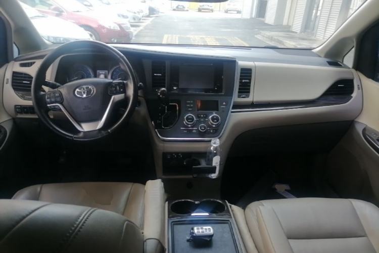 Used Toyota SIENNA  Center Console
