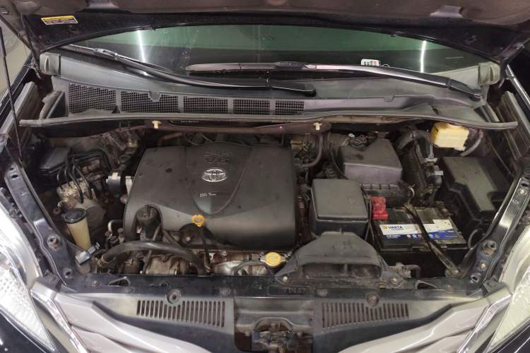Used Toyota SIENNA 2016 3.5L Two-Wheel Drive 7-Seater Parallel Import Engine Bay