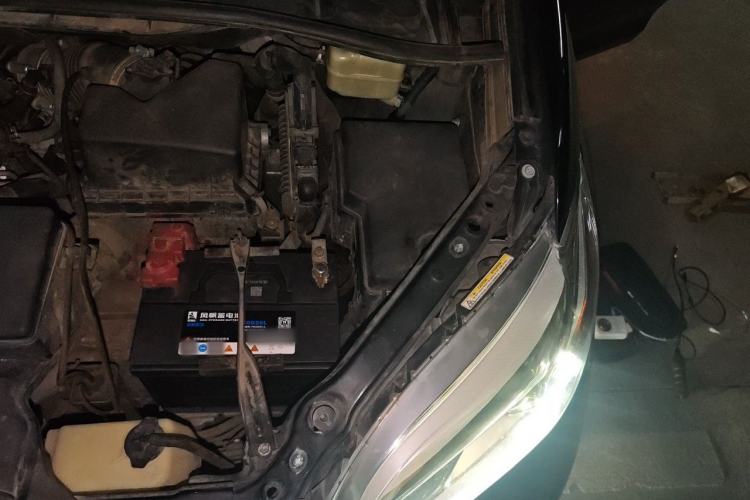 Used Toyota SIENNA  Engine Bay Left