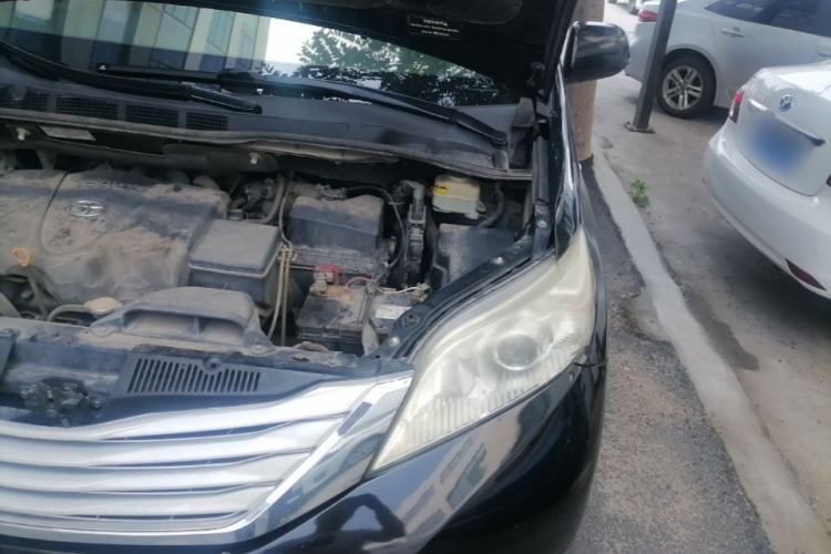 Used Toyota SIENNA  Engine Bay Left