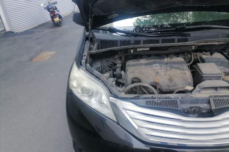 Used Toyota SIENNA  Engine Bay Right