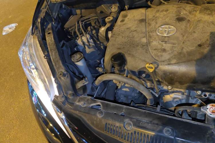 Used Toyota SIENNA  Engine Bay Right