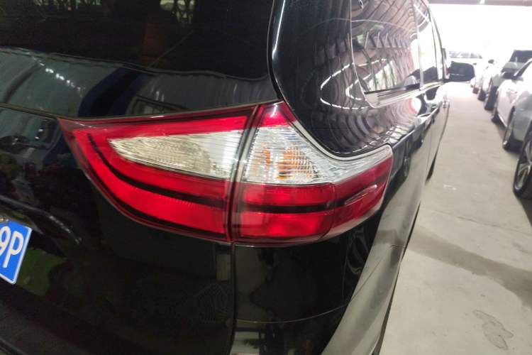 Used Toyota SIENNA 2016 3.5L Two-Wheel Drive 7-Seater Parallel Import Exterior 6