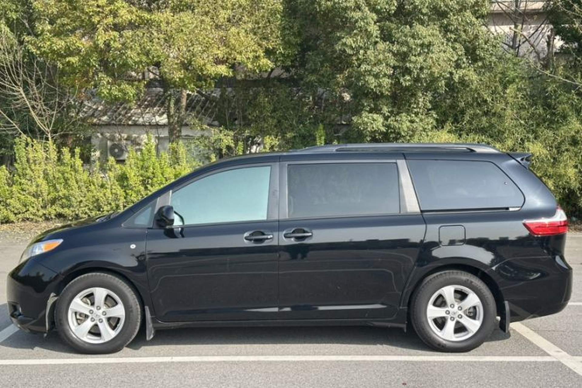 Used Toyota SIENNA 2016 3.5L Two-Wheel Drive 7-Seater Parallel Import Exterior 6