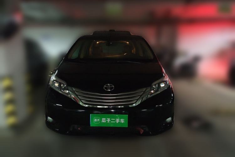 Used Toyota SIENNA  Front