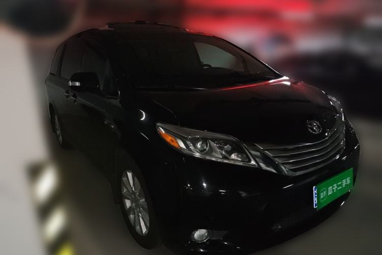 Used Toyota SIENNA  Front Right 45 Deg