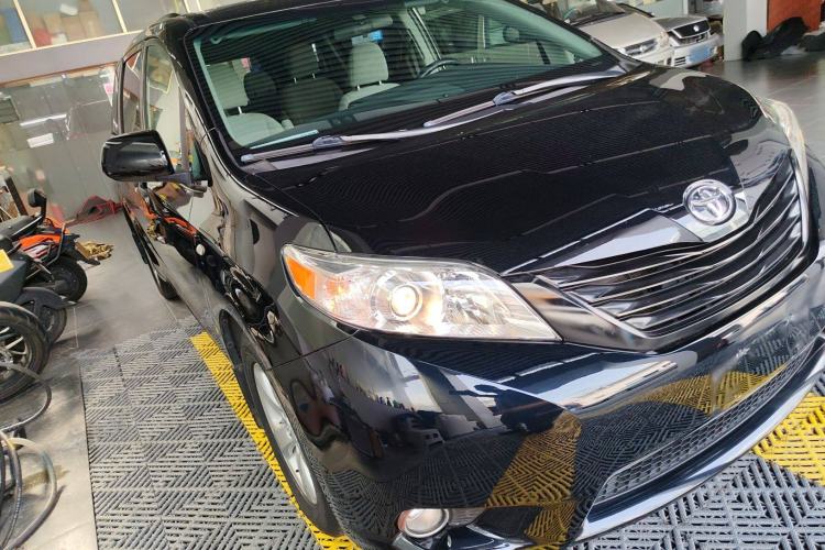 Used Toyota SIENNA 2016 3.5L Two-Wheel Drive 7-Seater Parallel Import Front Right 45 Deg