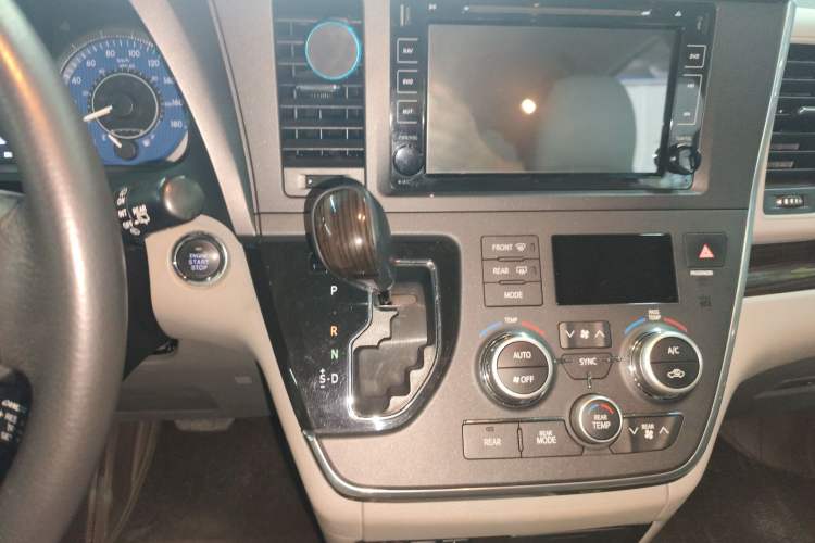 Used Toyota SIENNA 2016 3.5L Two-Wheel Drive 7-Seater Parallel Import Gear Lever