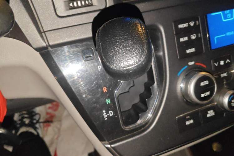 Used Toyota SIENNA  Gear Lever
