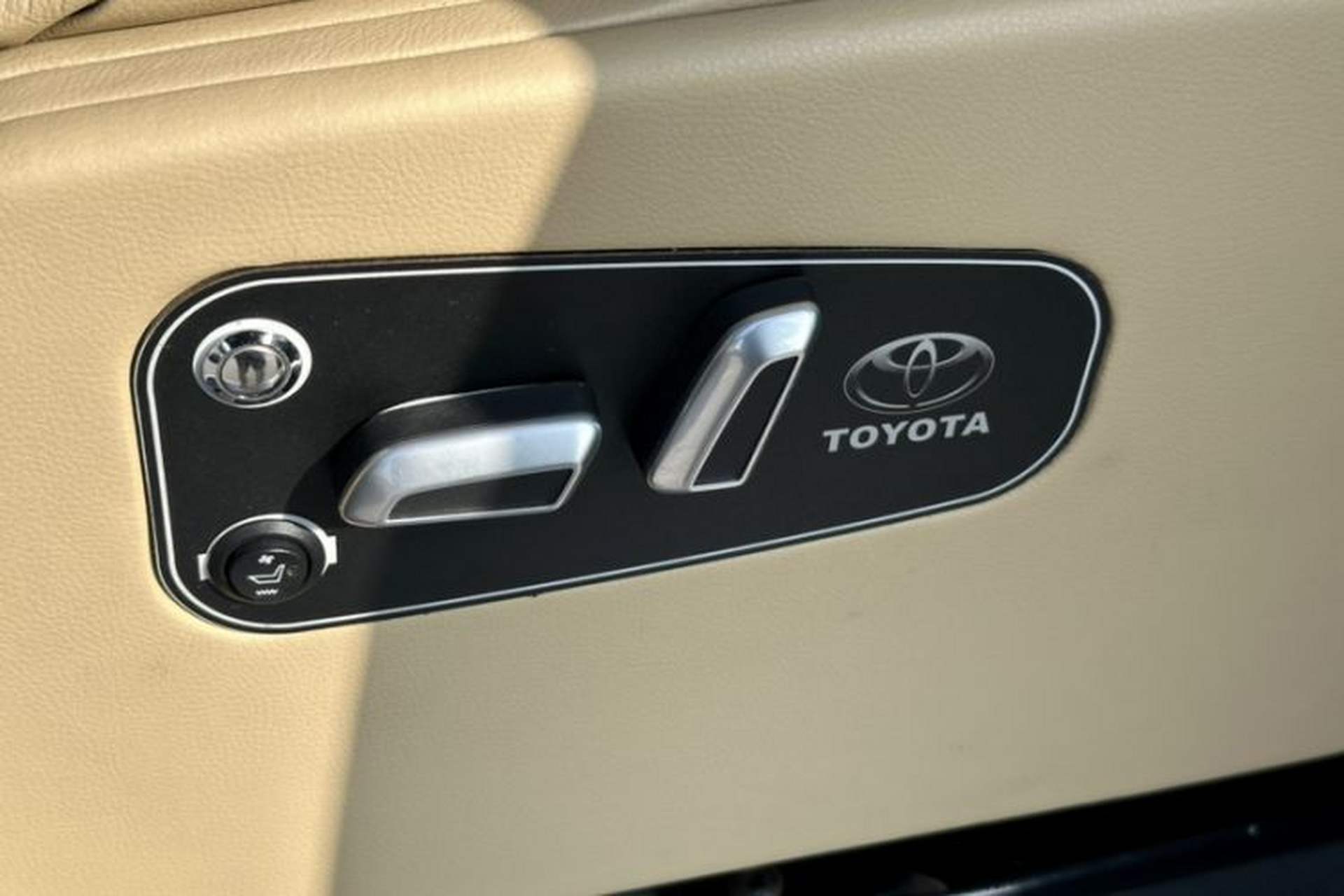 Used Toyota SIENNA 2016 3.5L Two-Wheel Drive 7-Seater Parallel Import Interior 1